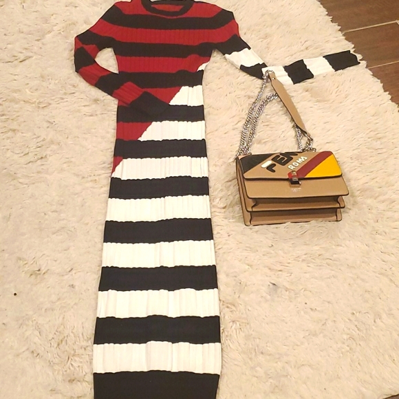 Dress - Picture 2 of 4